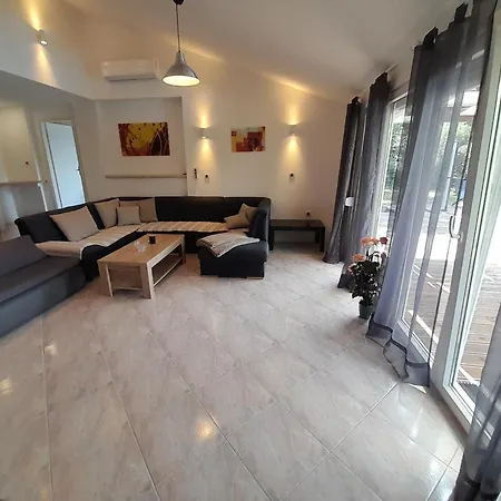 Villa Mira *