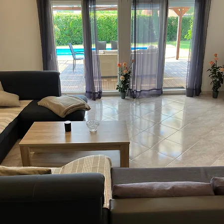 Mira Villa Umag