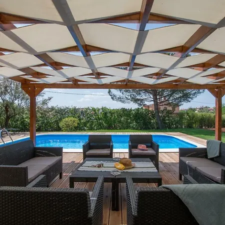 Villa Mira
