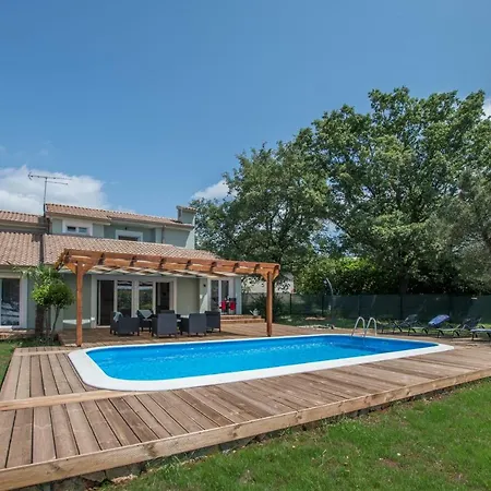 Mira Villa