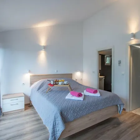 Mira Villa *