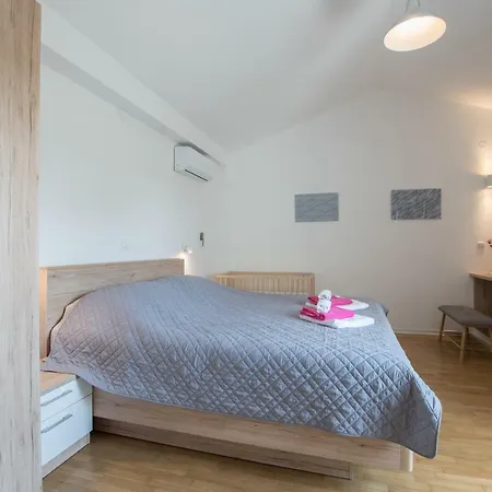 Mira Villa