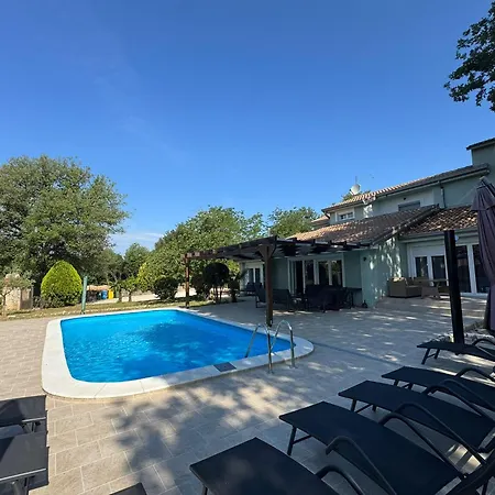 Villa Mira
