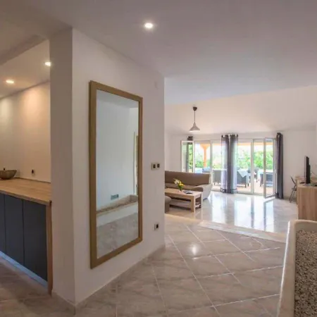 Mira Villa